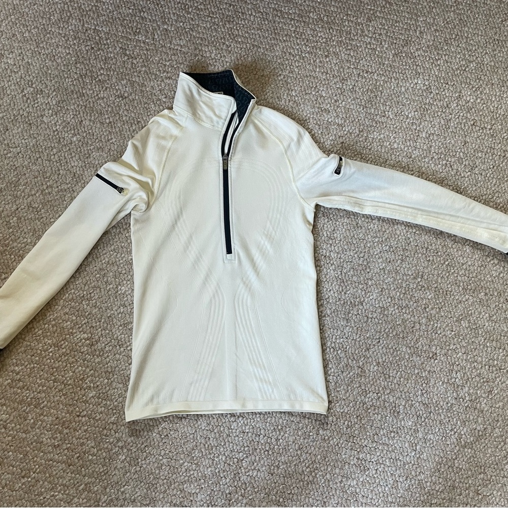 Lululemon 1/4 zip Size 4 Top
